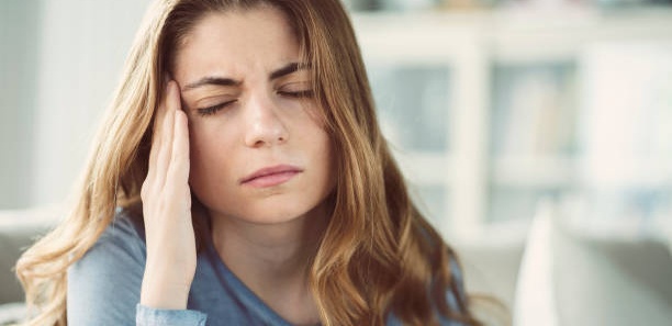 Dores de cabeça, fadiga e problemas no sono? Podem ser sintomas da Síndrome do Intestino Irritável!