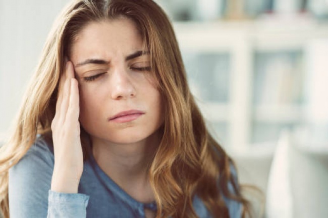 Dores de cabeça, fadiga e problemas no sono? Podem ser sintomas da Síndrome do Intestino Irritável!