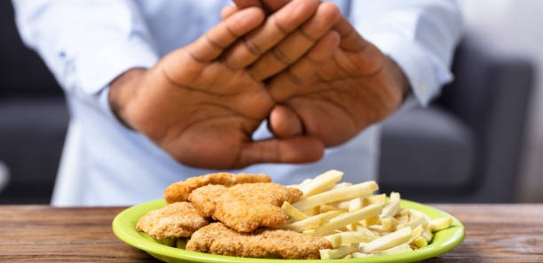 Parar de comer não vai te ajudar no tratamento da SII!